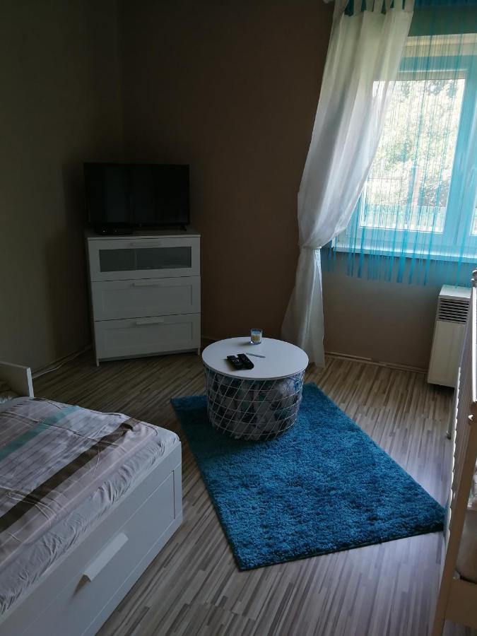 Zso-Ze Apartman Tiszafured Bagian luar foto