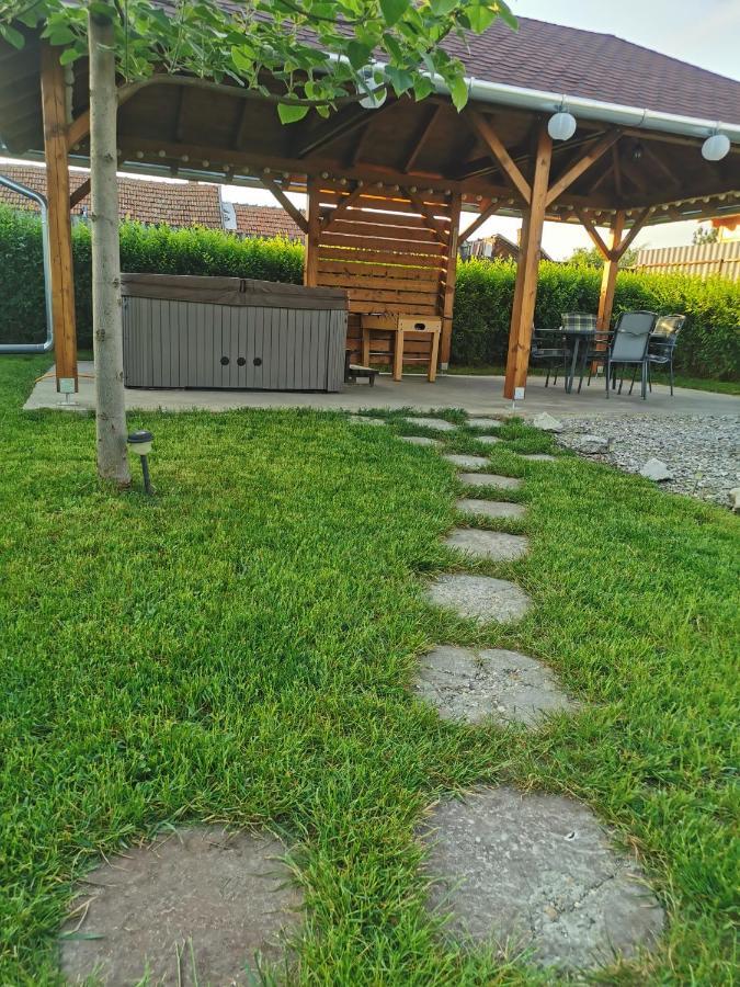 Zso-Ze Apartman Tiszafured Bagian luar foto