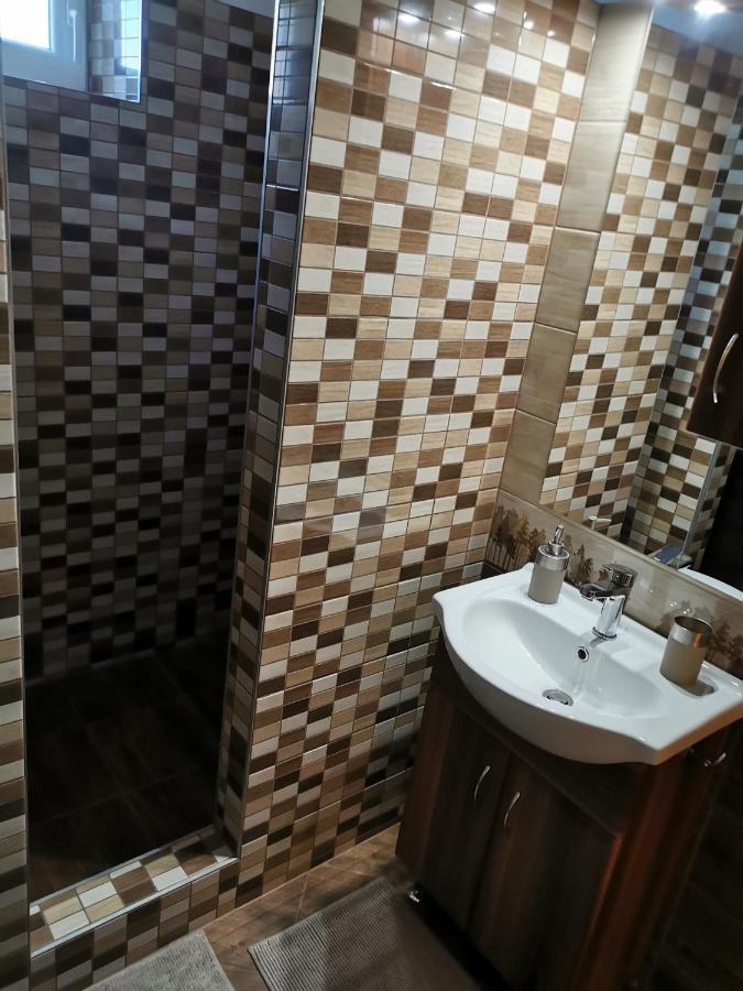 Zso-Ze Apartman Tiszafured Bagian luar foto