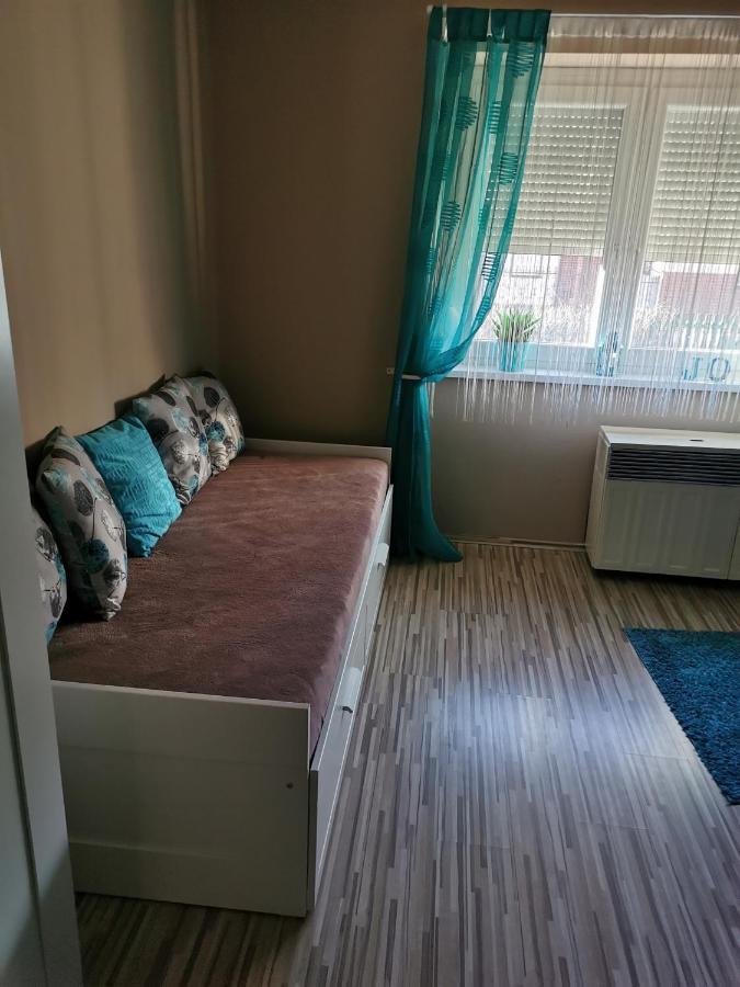 Zso-Ze Apartman Tiszafured Bagian luar foto